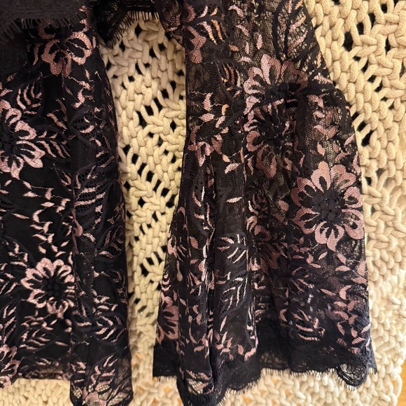 This is a new (with tags) beautiful black and rose gold blouse, size 4, WHBM - Picture 3 of 9
